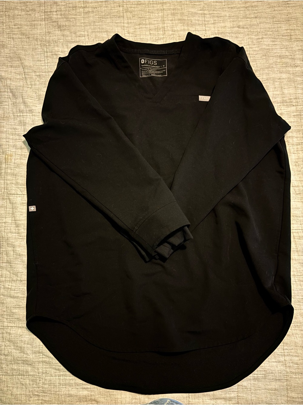 FIGS Women’s Black V-Neck TUNIC LONG SLEEVE Scrub Top- Worn Twice